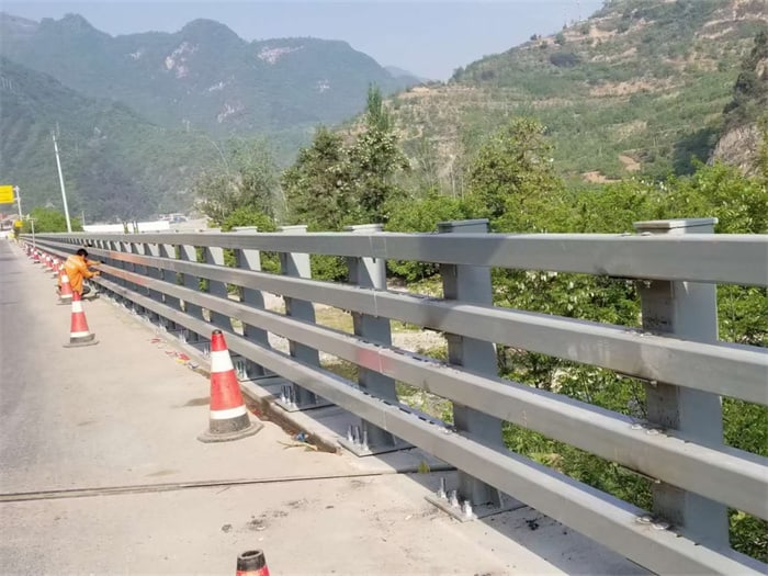 防撞護欄