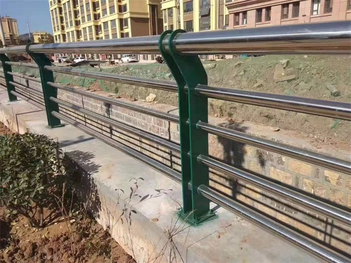 不銹鋼復(fù)合管護欄