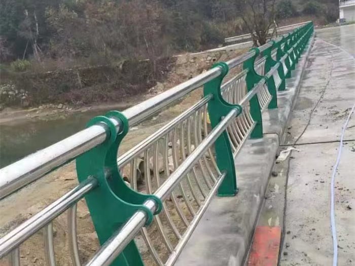 不銹鋼復(fù)合管護欄